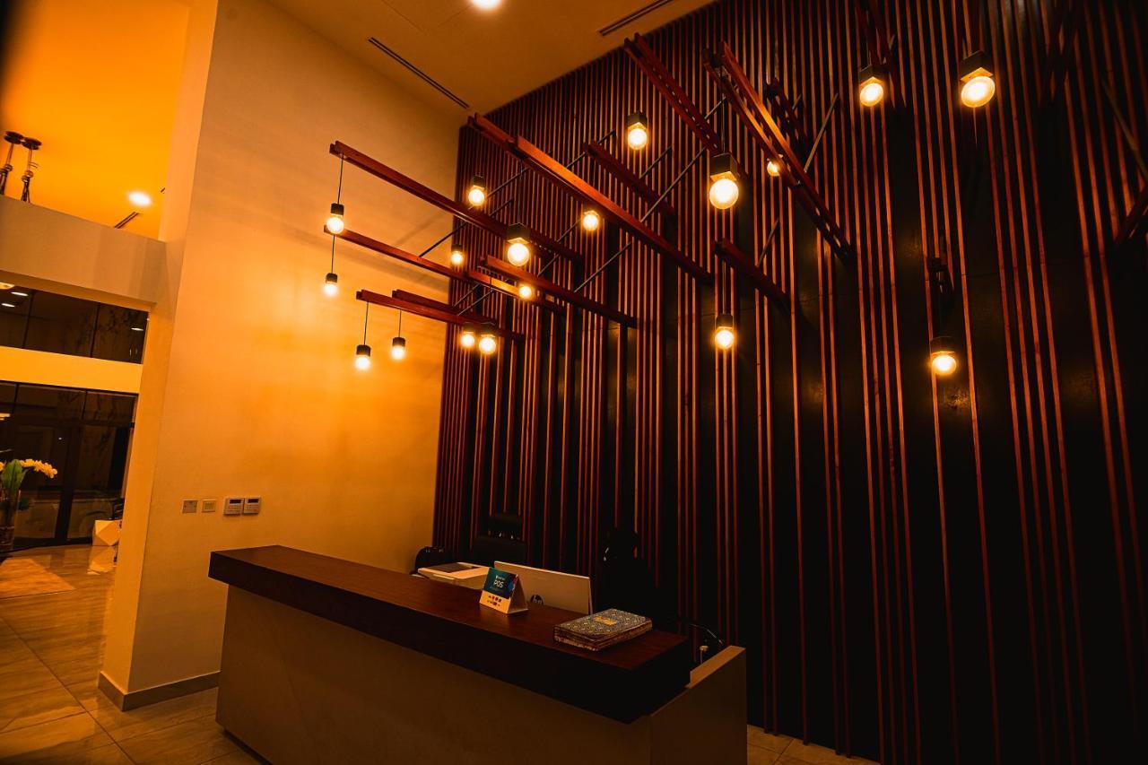 Piano And Gold At The Signature, Tetteh Quarshie アクラ エクステリア 写真
